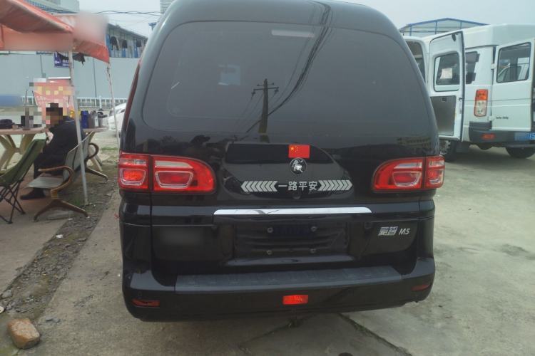 Used FORTHING Lingzhi 2023 M5L 1.6L Base Model 7 Seats
