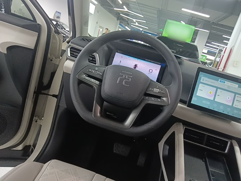 BYD Yuan UP 2025 Model 301KM Leading Version — снимка 13