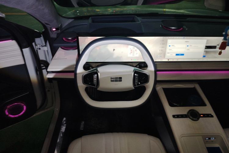 Used Geely Galaxy E8 2024 665 km Range Rear-Drive Starship Long-Range Version