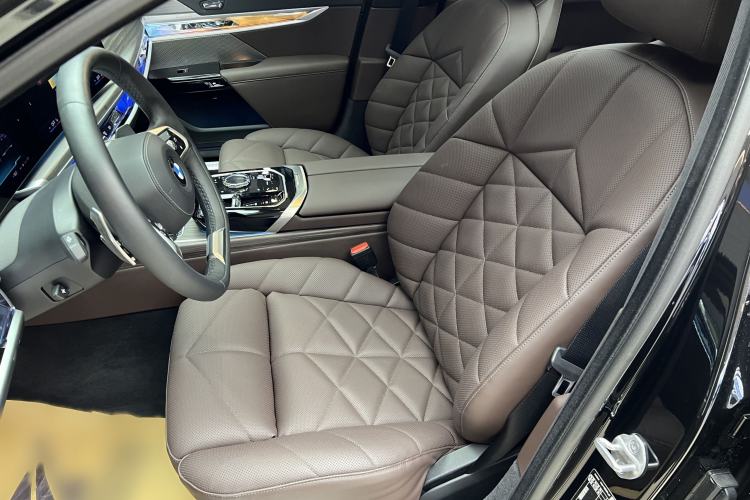 Used BMW 7 Series 2023 740Li Leading Edition Luxury Package
