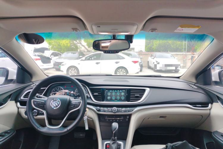 Used Buick GT 2019 15T Dual-Clutch Connected Elite Model China VI Center Console