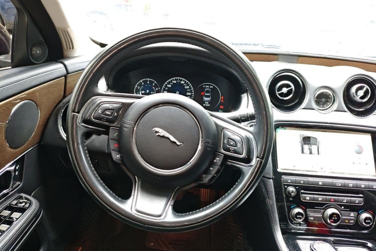 Used Jaguar XJ 2018 XJL 3.0 SC Two-Wheel-Drive Elegant Business Edition Steering Wheel