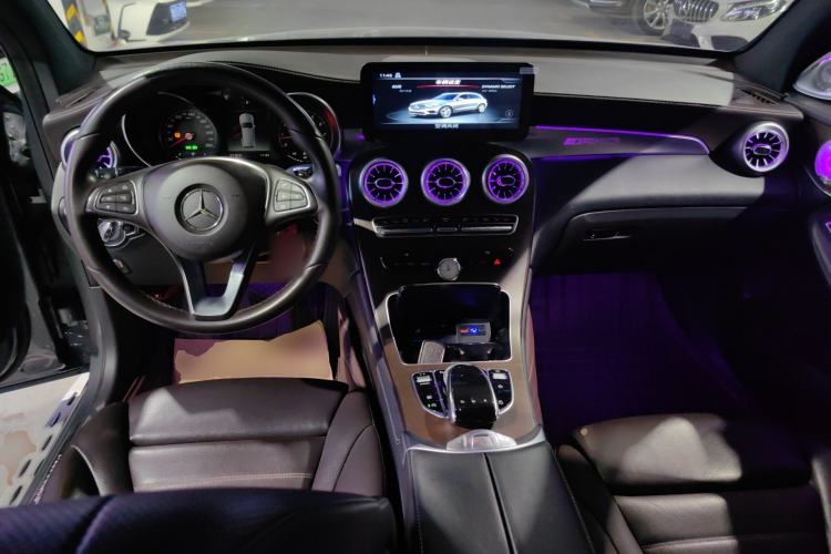 Used Mercedes-Benz GLC 2018 GLC 300 4MATIC Luxury Model Center Console