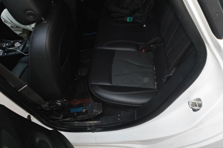 Used Buick Verano 2018 Sedan 20T Dual-Clutch Leading Model Left Rear Seat