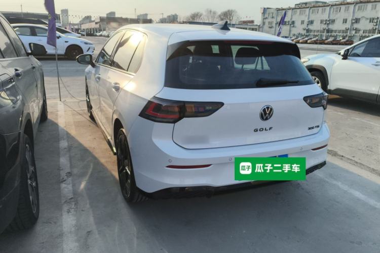 Used Volkswagen Golf 2025 300TSI R-Line
