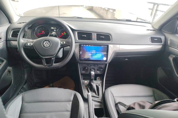 Used Volkswagen Lavida 2017 1.6L Automatic Comfort Edition Center Console