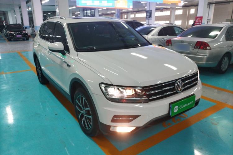 Used Volkswagen Tiguan L 2017 330TSI Automatic Two-Wheel Drive Luxury Edition Front Right 45 Deg