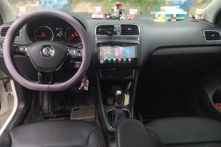 Used Volkswagen Polo 2016 1.6L Automatic Comfort Model Center Console