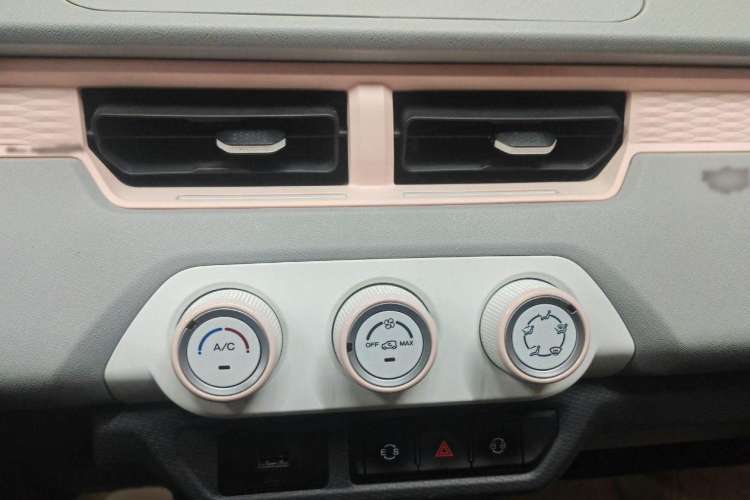 Used Chery New Energy QQ Ice Cream 2022 120km Conical Shape Lithium Iron Phosphate
