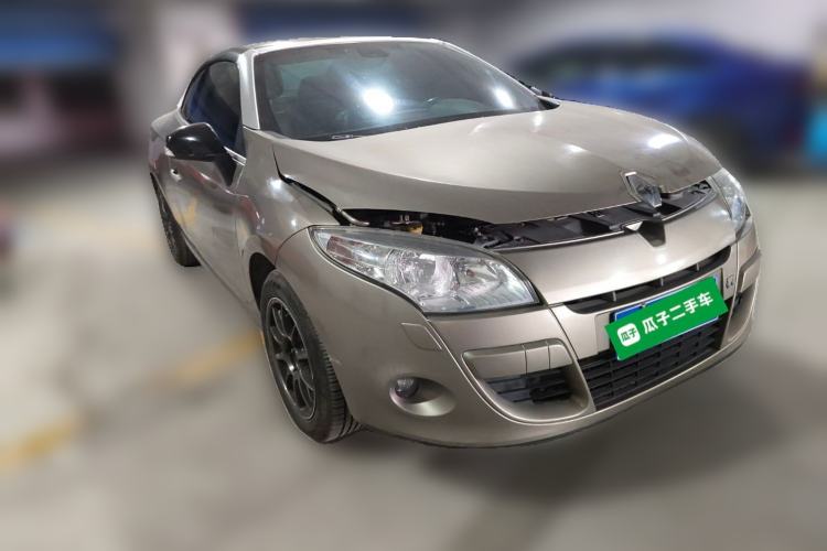 Used Renault Megane 2011 CC 2.0 Fashion Navigation Edition Front Right 45 Deg