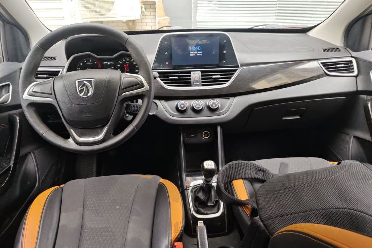 Used Baojun 310 2017 1.5L Manual Fashion Model Center Console
