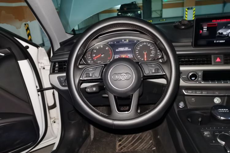 Used Audi A4L 2019 40 TFSI Ambition China VI Steering Wheel