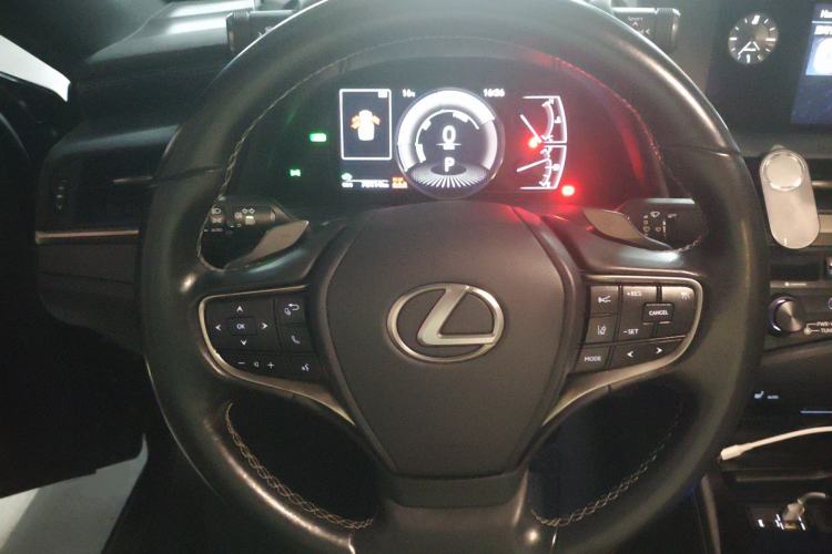 Used Lexus ES 2018 300h Premier Edition China VI Standard
