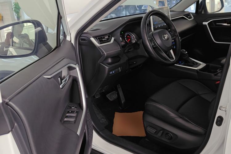 Used Toyota Wildlander 2022 2.0L CVT Two-Wheel Drive Luxury Edition
