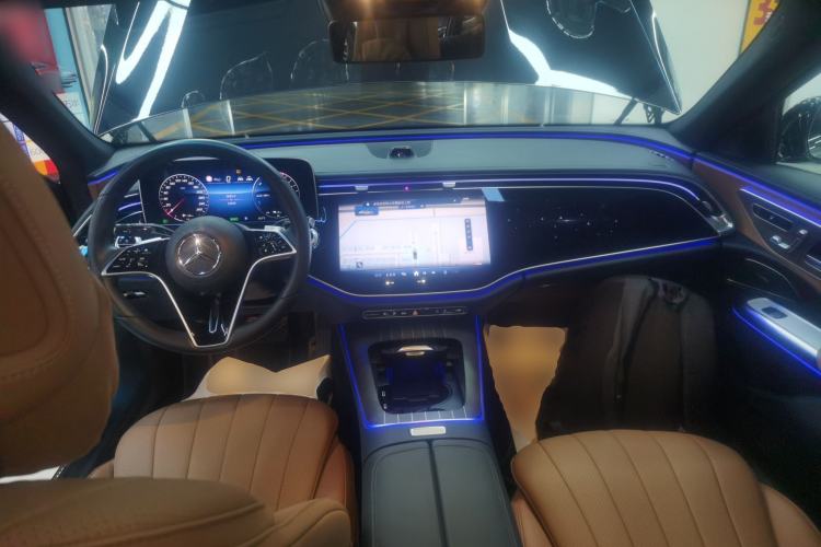 Used Mercedes-Benz E-Class New Energy 2024 E 350 e L Plug-in Hybrid Sedan Center Console