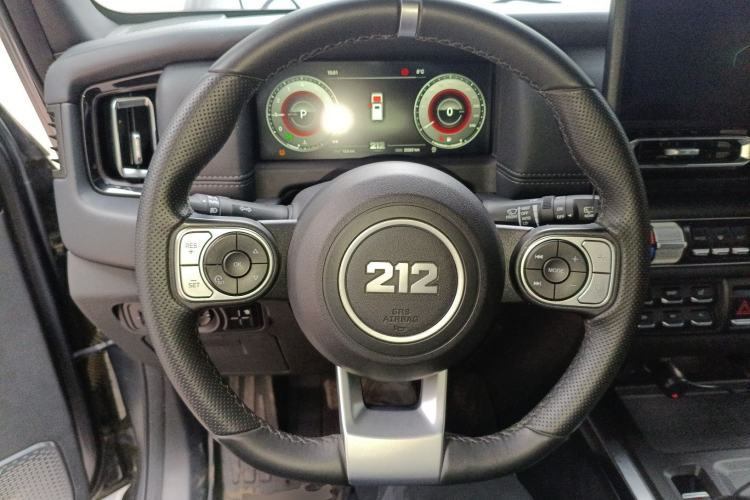 Used 212 T01 2024 2.0T Mechanic
