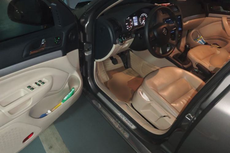 Used Skoda Octavia 2015 Classic Model 1.6L Manual Yijie Edition