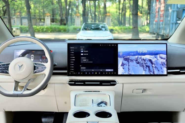 Used VOYAH Dream 2025 PHEV Four-Wheel Drive Prestige Kunpeng Edition