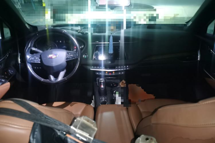 Used Cadillac XT4 2018 28T 4x4 Platinum Edition