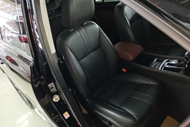 Used GAC Trumpchi GS8 2017 320T Two-Wheel Drive Luxury Smart Connectivity Version (7 Seats) Right Front Seat