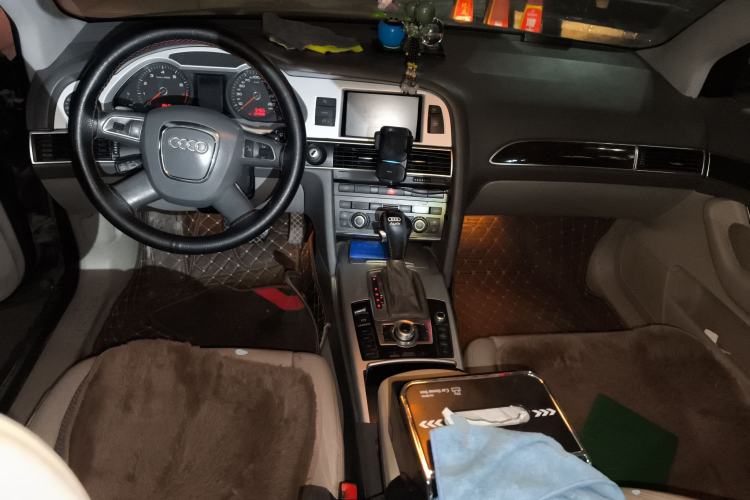 Used Audi A6L 2011 2.0 TFSI Automatic Standard Edition Center Console
