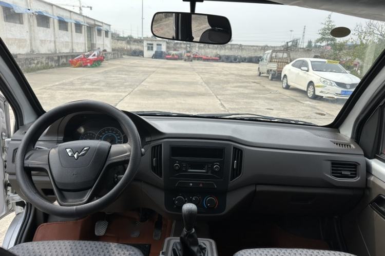 Used Wuling Rongguang New Truck 2023 1.5L Double-Cab Basic Version LAR