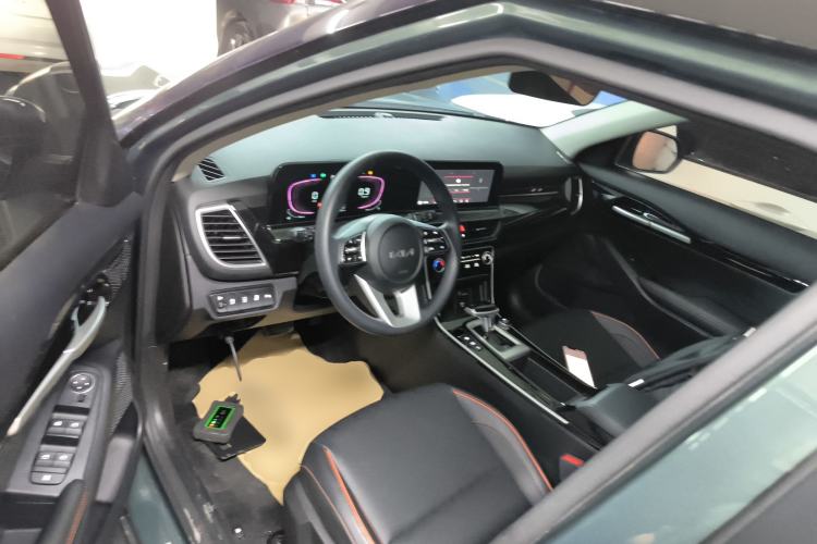 Used Kia Seltos 2023 1.5L CVT Luxury Edition Driver Seat