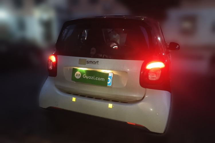 Used smart fortwo 2015 1.0L 52 kW hardtop Dynamic version