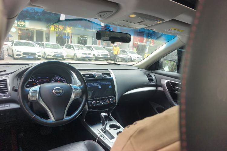 Used Nissan Teana 2016 Revised Version 2.0L XL Comfort Edition Center Console