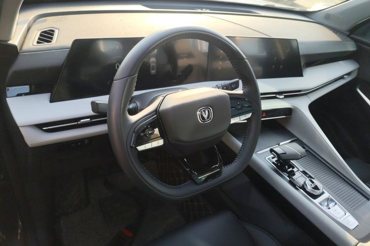 Used Changan CS75 PLUS 2024 3rd Generation Champion Edition 1.5T Intelligent Drive Dynamic Model
