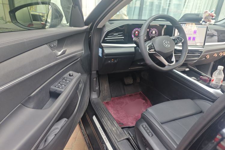 Used Volkswagen Passat 2025 Pro 380TSI Dragon Glory Edition Driver Seat