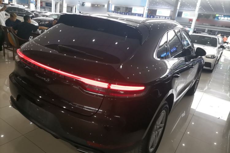 Used Porsche Macan 2018 Macan 2.0T Rear Right 45 Deg