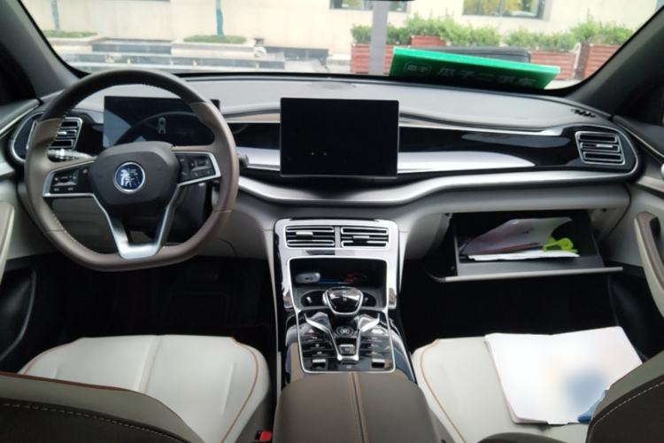 Used BYD Qin PLUS 2023 Champion Edition DM-i 120KM Leading Model Center Console