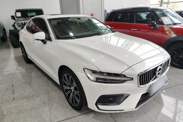 Used Volvo S60 2022 B4 Zhiyuan Luxury Edition Front Right 45 Deg