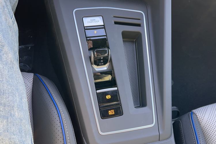 Used Volkswagen Golf 2025 300TSI R-Line
