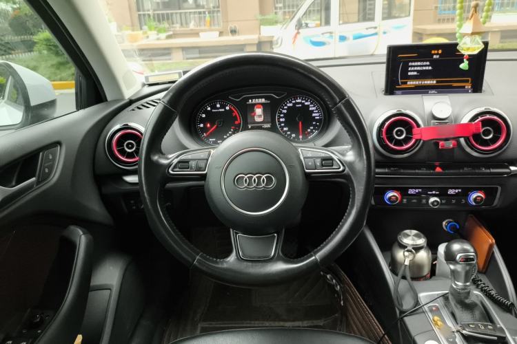 Used Audi A3 2016 Limousine 40 TFSI Style Edition Steering Wheel