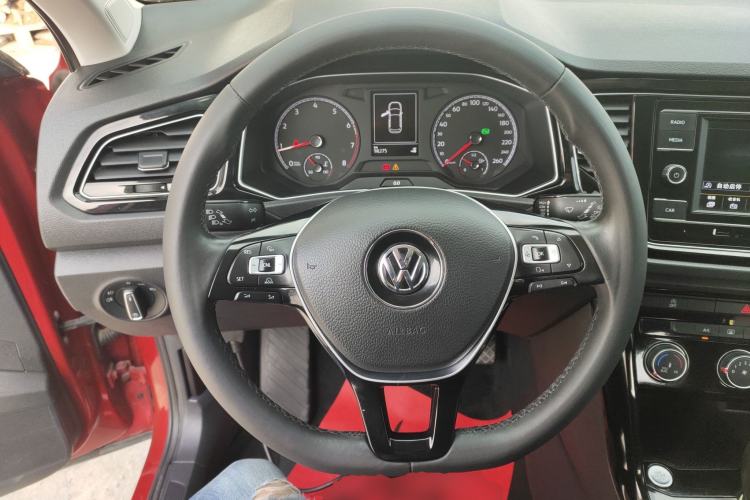 Used Volkswagen T-ROC 2018 280TSI DSG Two-Wheel-Drive Comfort Version China V Standard Steering Wheel