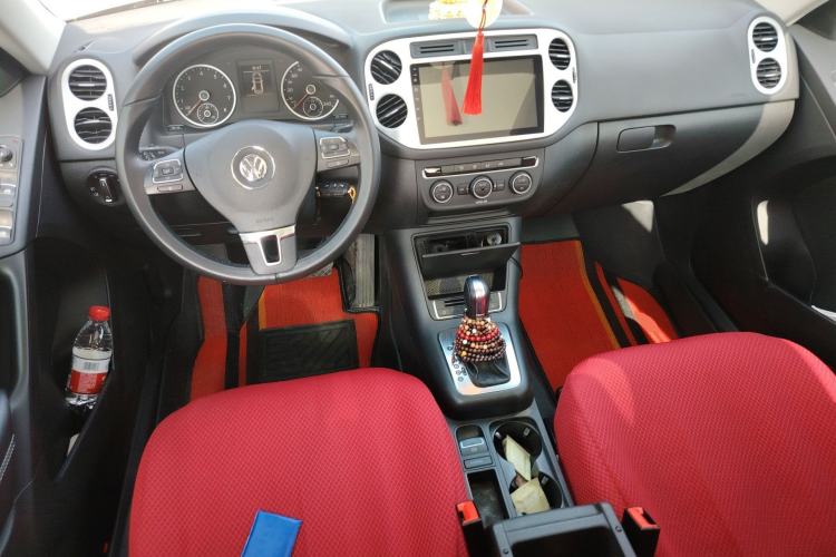 Used Volkswagen Tiguan 2017 300TSI Automatic Two-Wheel Drive Silk Road Comfort Edition Center Console