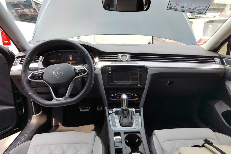 Used Volkswagen Magotan 2023 2 Million Units Limited Edition 330TSI DSG Leading Version Center Console