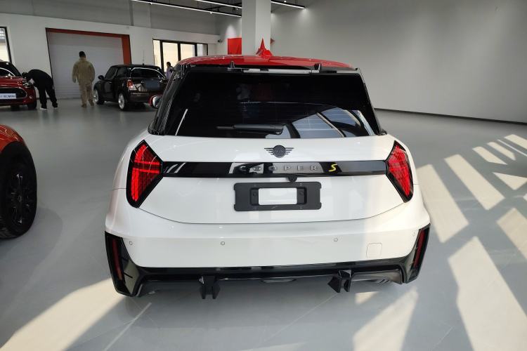 Used MINI Electric MINI COOPER 2024 452km COOPER SE Racing Driver