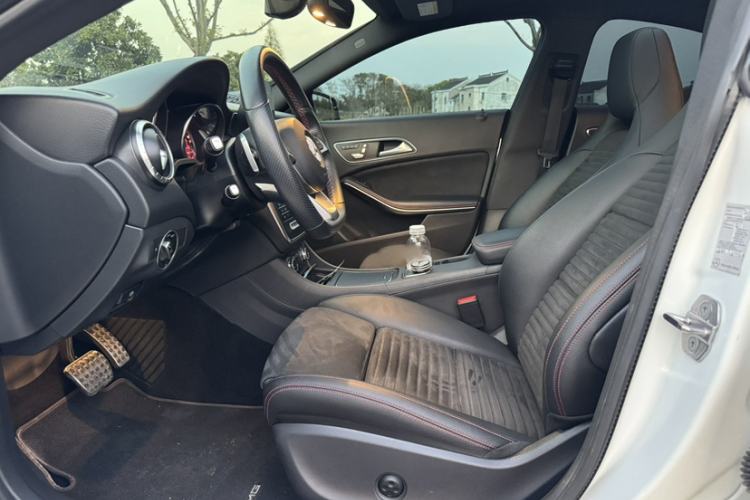 Used Mercedes-Benz CLA 2018 CLA 220 4MATIC Interior 4