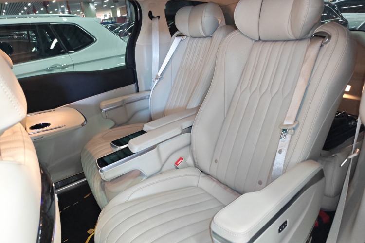 Used Buick GL8 2023 Land Executive Class Comfort Model