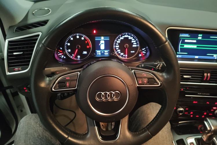 Used Audi Q5 2017 Plus 40 TFSI Comfort Model Steering Wheel