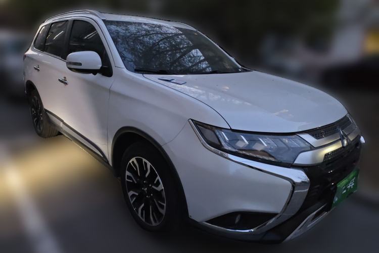 Used Mitsubishi Outlander 2019 2.4L 4x4 Zhi Xiang Edition 5 Seats China VI Standard
