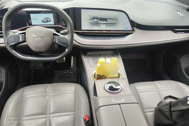 Used Hongqi Tiangong 08 2025 680 Ultra Four-Wheel-Drive Version Center Console