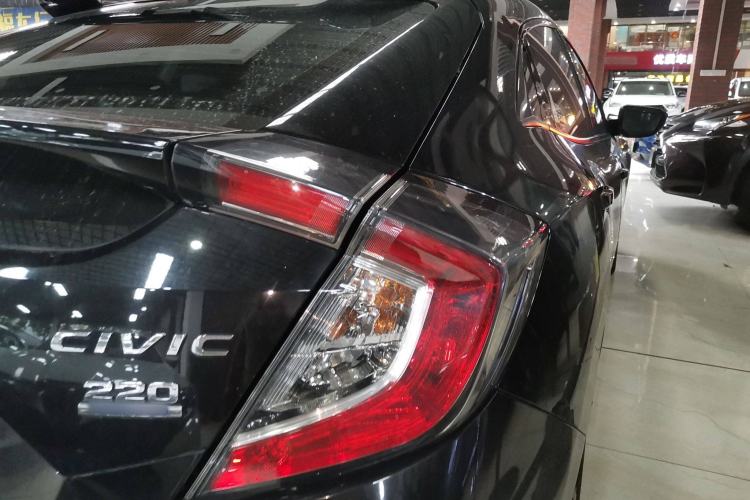 Used Honda Civic 2021 HATCHBACK 220TURBO CVT Trendy Cool Edition
