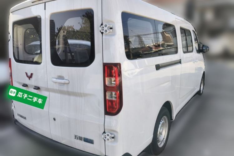 Used Wuling Yangguang 2024 300KM Comfort Version Passenger Van 75kW
