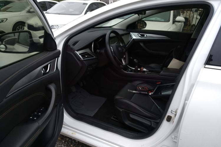 Used Changan Eado 2019 High-Energy Edition 1.6L GDI Manual Pioneer Model China VI Standard
