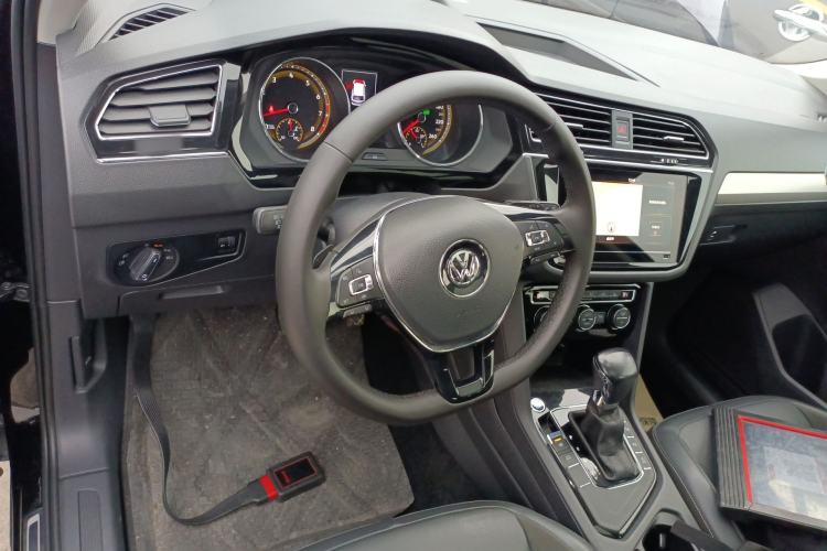 Used Volkswagen Tiguan L 2019 Revised 330TSI Automatic Two-Wheel Drive Smart & Luxury Edition China VI Standard Steering Wheel