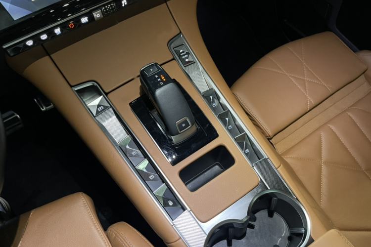 Used DS 7 2018 45THP Rivoli Pioneer Edition Gear Lever